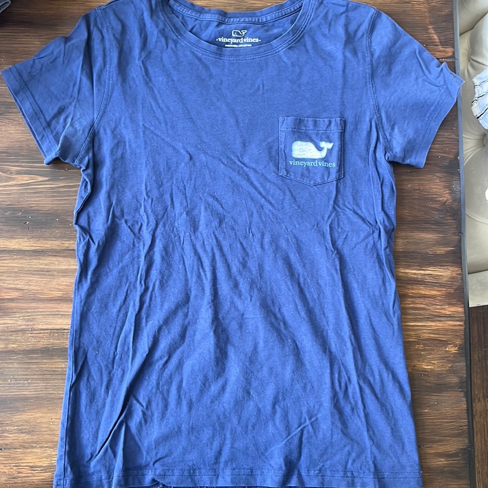Vineyard Vines tshirt